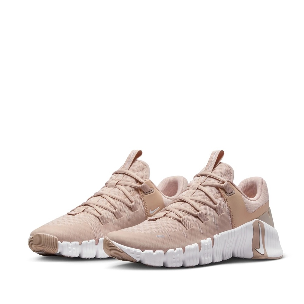 Nike Free Metcon 5 Training Shoe in PINK/ WHITE/ TAUPE